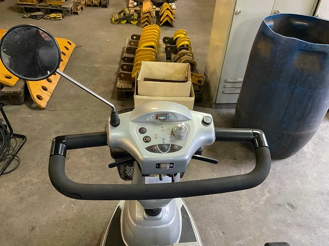 Scootmobiel - afbeelding 4 van  4