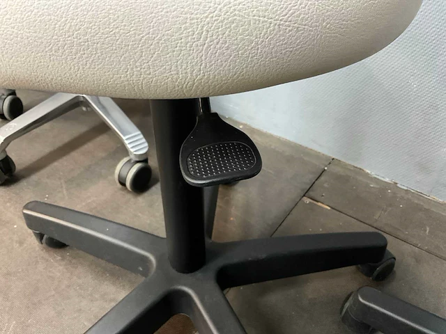Score - tabouret en kappersfiets - afbeelding 7 van  7