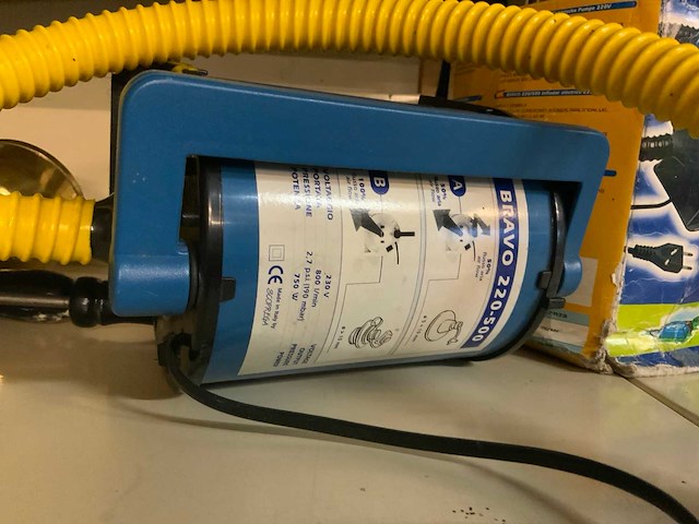 Scorprega bravo 230-500 elektrische opblaaspomp - afbeelding 2 van  3
