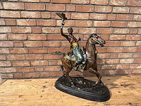 Sculptuur arabier op paard - afbeelding 1 van  2