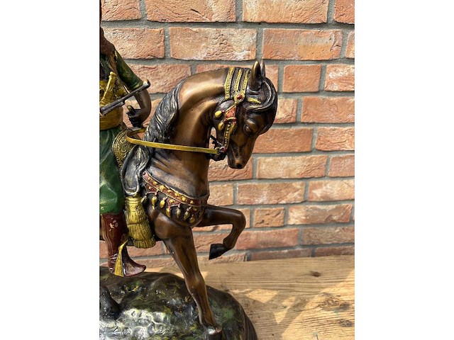 Sculptuur arabier op paard - afbeelding 3 van  4