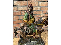 Sculptuur arabier op paard - afbeelding 4 van  4