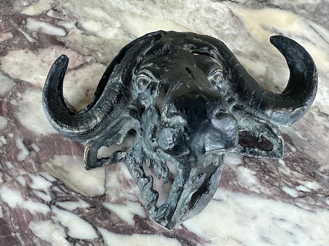 Sculptuur bison - afbeelding 1 van  2