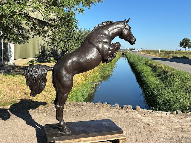 Sculptuur brons springpaard - afbeelding 1 van  2