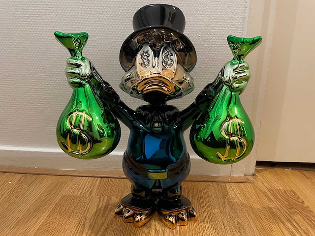 Sculptuur dagobert duck lior24 - afbeelding 2 van  8