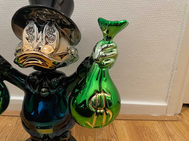 Sculptuur dagobert duck lior24 - afbeelding 5 van  8