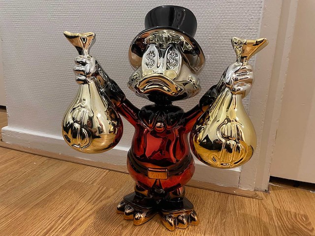 Sculptuur dagobert duck lior24 - afbeelding 2 van  9