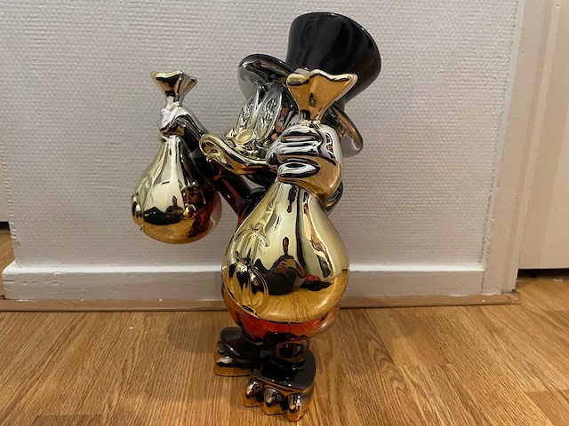 Sculptuur dagobert duck lior24 - afbeelding 6 van  9