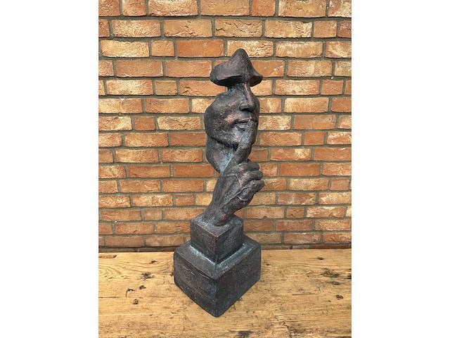 Sculptuur fluisterende man - afbeelding 2 van  2