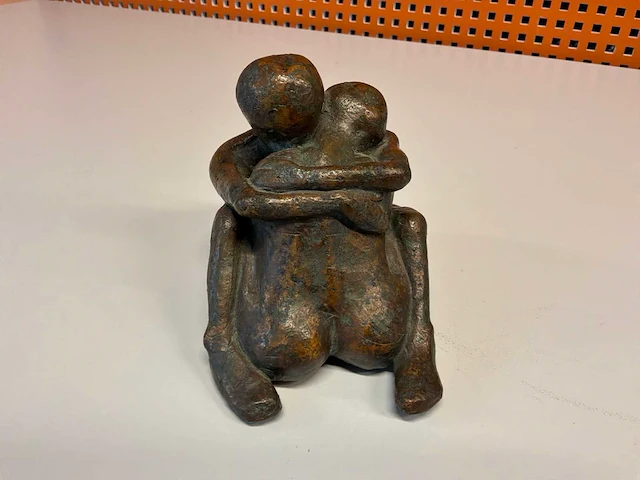 Sculptuur “jan kuiper- omarming i” - afbeelding 5 van  7