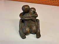 Sculptuur “jan kuiper- omarming i” - afbeelding 5 van  7