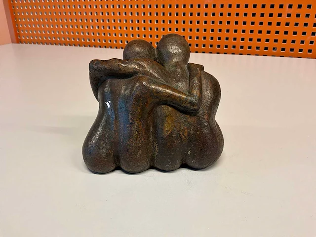 Sculptuur “jan kuiper- omarming ii” - afbeelding 3 van  7