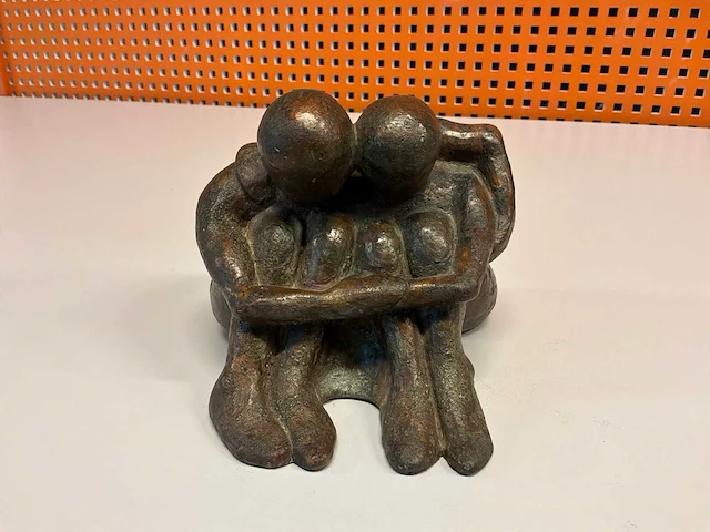 Sculptuur “jan kuiper- omarming ii” - afbeelding 5 van  7