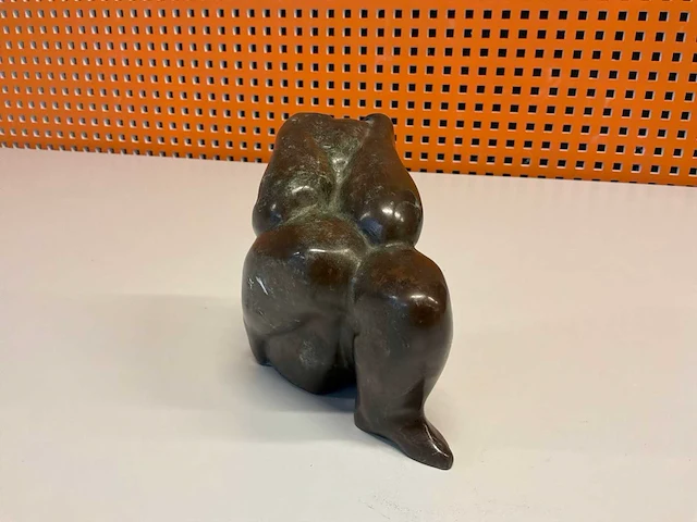 Sculptuur “jan kuiper- omarming iii” - afbeelding 2 van  6