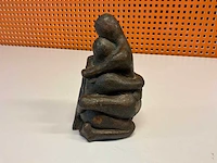 Sculptuur “jan kuiper- omarming” - afbeelding 2 van  5