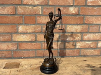Sculptuur justicia - afbeelding 1 van  3