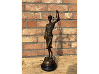 Sculptuur justicia - afbeelding 2 van  3