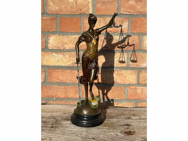 Sculptuur justicia - afbeelding 1 van  2