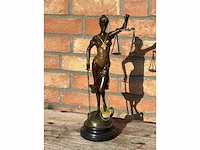 Sculptuur justicia - afbeelding 2 van  2