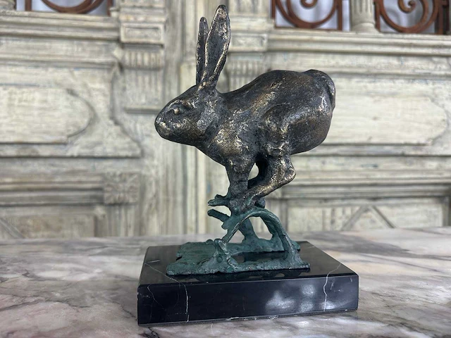 Sculptuur konijn - afbeelding 1 van  2