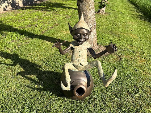Sculptuur laaf fontein - afbeelding 1 van  3