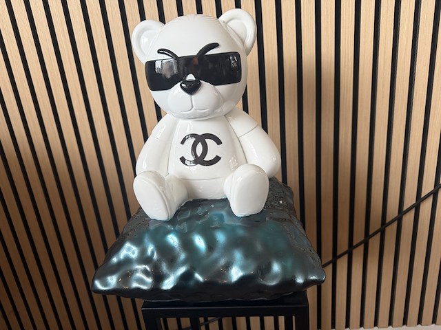 Sculptuur, lior24, chanel beer, wit groen - afbeelding 3 van  7