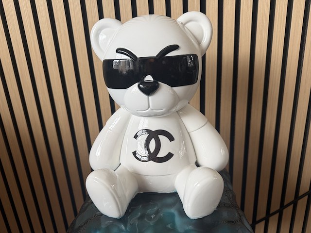 Sculptuur, lior24, chanel beer, wit groen - afbeelding 5 van  7