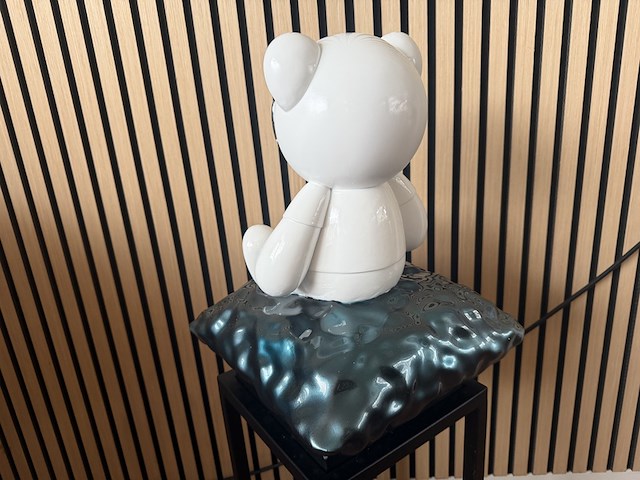 Sculptuur, lior24, chanel beer, wit groen - afbeelding 7 van  7