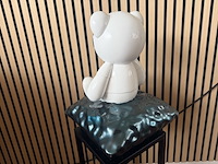 Sculptuur, lior24, chanel beer, wit groen - afbeelding 7 van  7