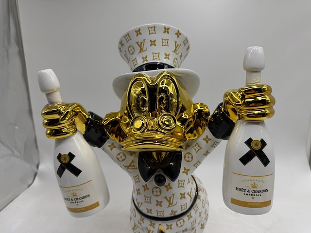Sculptuur, lior24, dagobert duck moët - afbeelding 4 van  8