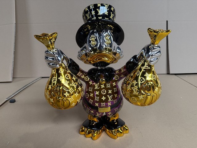 Sculptuur, lior24, dagobert duck, paars goud - afbeelding 3 van  6