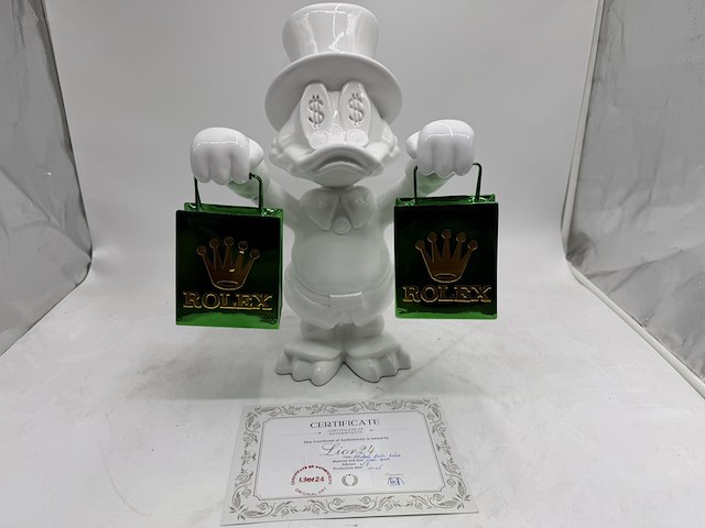 Sculptuur, lior24, dagobert duck rolex - afbeelding 2 van  5