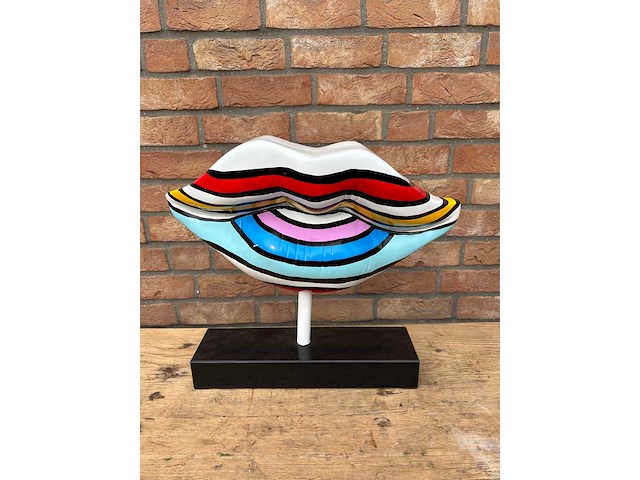Sculptuur lippen met marmervoet - afbeelding 2 van  2