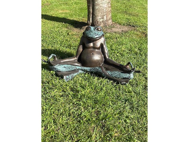 Sculptuur mediterende kikker - afbeelding 2 van  2