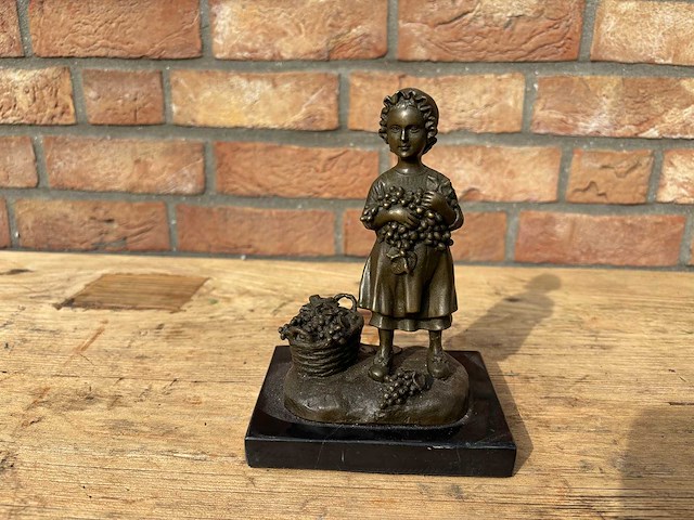 Sculptuur meisje 18 cm hoog - afbeelding 1 van  2