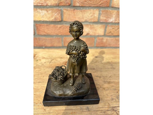 Sculptuur meisje 18 cm hoog - afbeelding 2 van  2