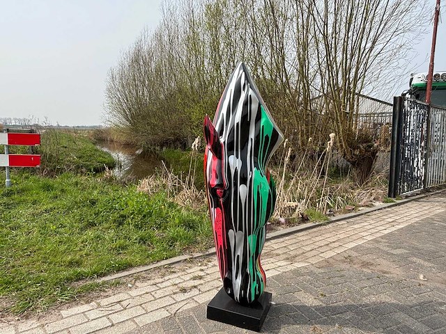 Sculptuur paardenkop 156 cm hoog - afbeelding 1 van  3