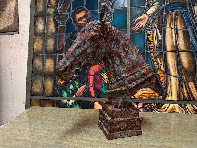 Sculptuur paardenkop - afbeelding 2 van  2
