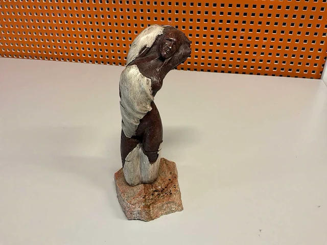 Sculptuur “pierre cerviotti- apparence i” - afbeelding 2 van  8
