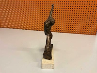 Sculptuur “pierre cerviotti- femme tendue “ - afbeelding 2 van  6