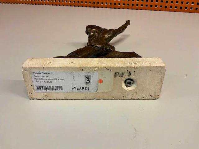 Sculptuur “pierre cerviotti- femme tendue “ - afbeelding 6 van  6
