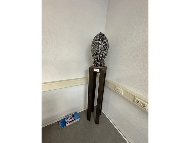 Sculptuur "rik van rijswick", lichtwachter, op sokkel - afbeelding 4 van  6