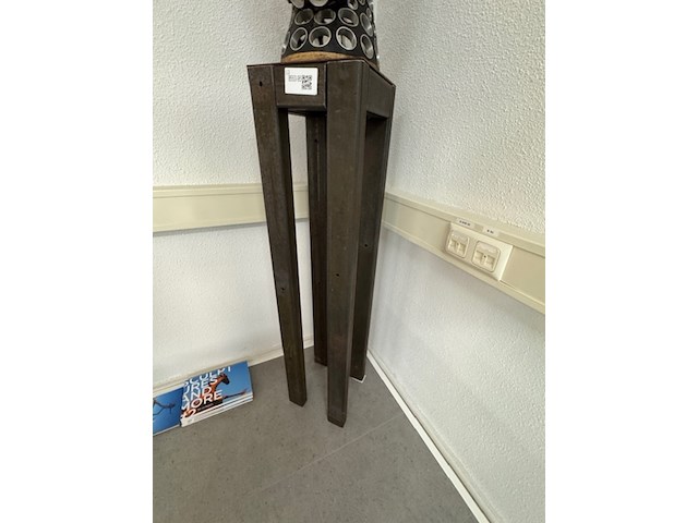 Sculptuur "rik van rijswick", lichtwachter, op sokkel - afbeelding 5 van  6