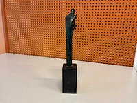 Sculptuur “sjoukje ultzen- bronsfiguur nr.42” - afbeelding 3 van  7