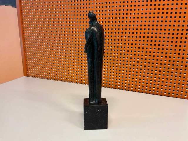Sculptuur “sjoukje ultzen- bronsfiguur nr.69” - afbeelding 2 van  7