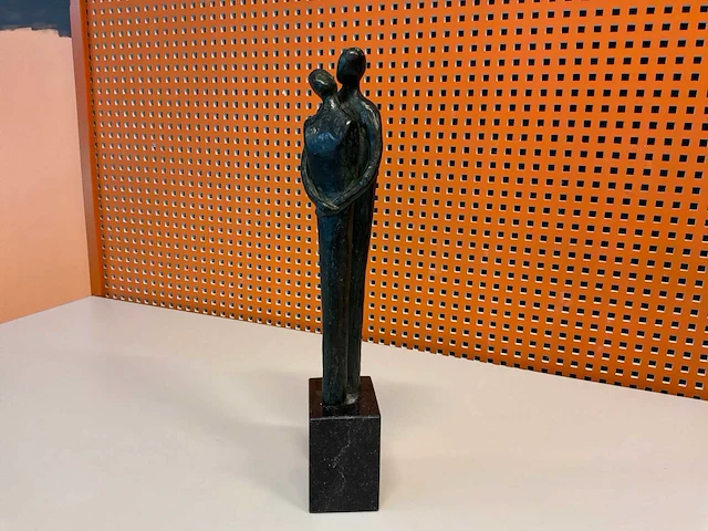 Sculptuur “sjoukje ultzen- bronsfiguur nr.69” - afbeelding 5 van  7