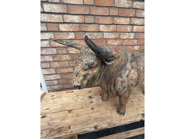 Sculptuur stier 80 cm breed - afbeelding 2 van  3