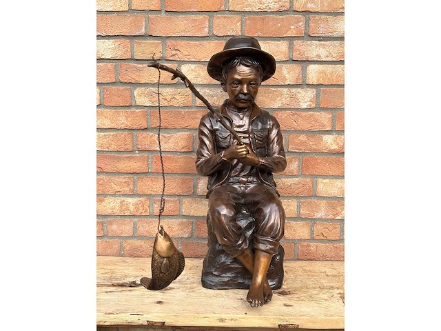 Sculptuur vissende man met engel - afbeelding 2 van  4