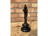 Sculptuur vrouw 25 cm hoog - afbeelding 2 van  2