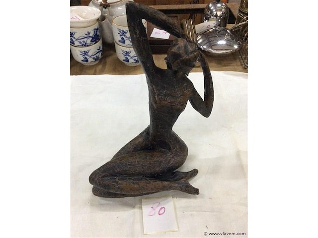 Sculptuur vrouw ( kunststof?) h:25 - afbeelding 1 van  2